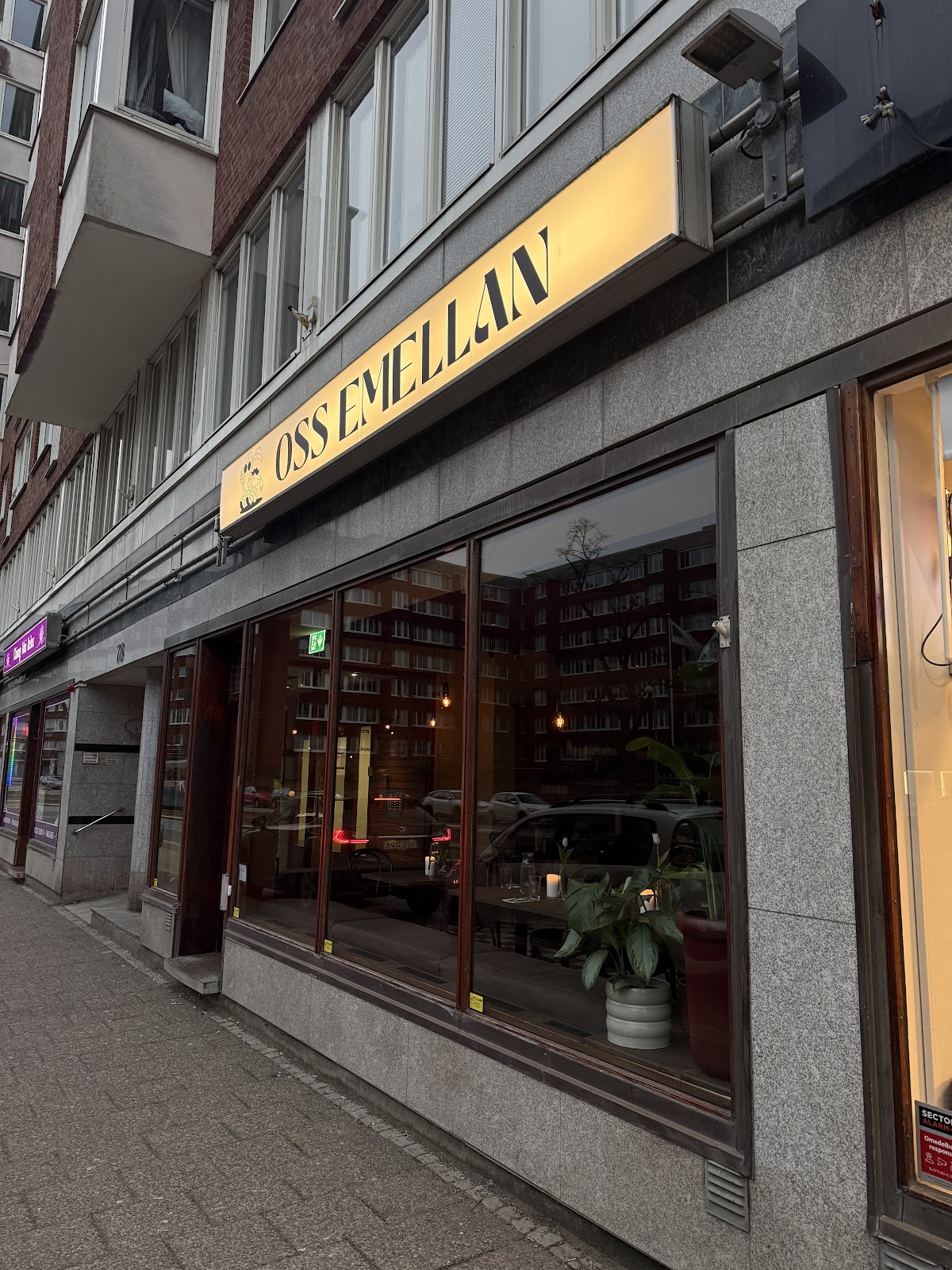 Oss Emellan
