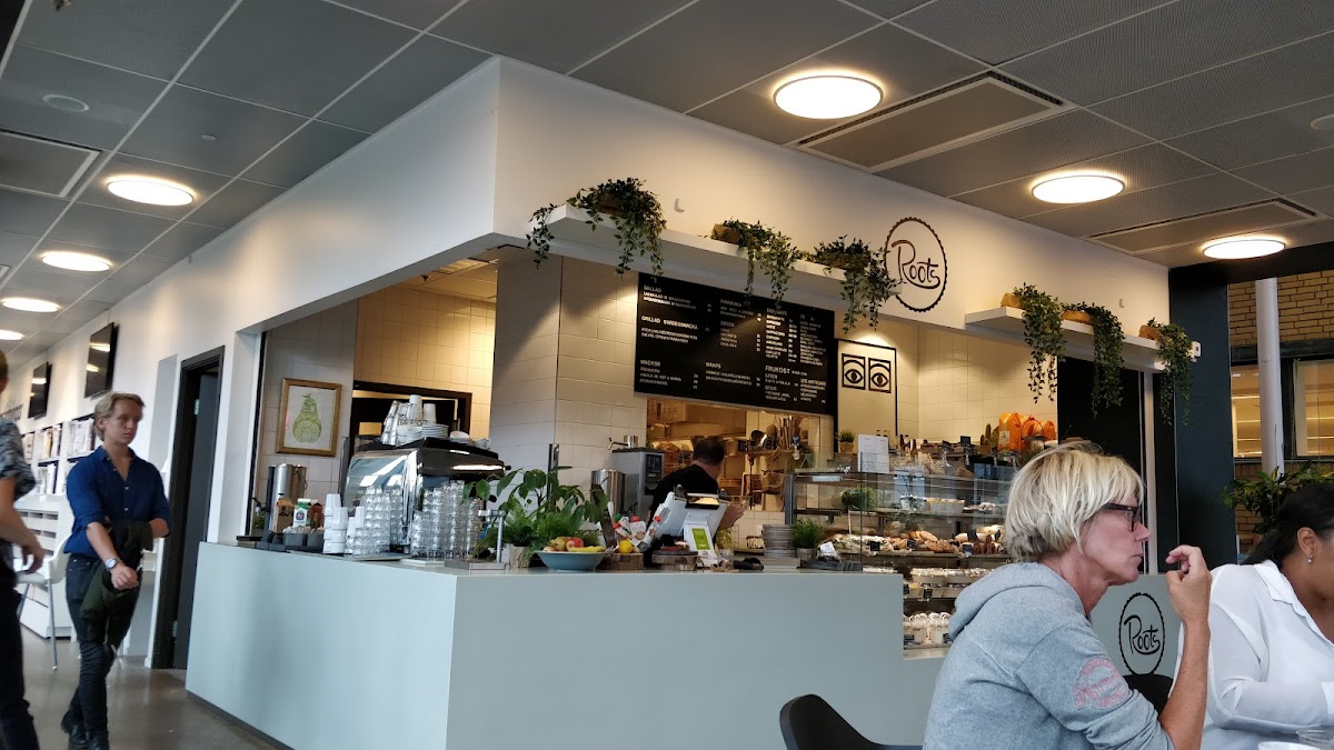Roots Café