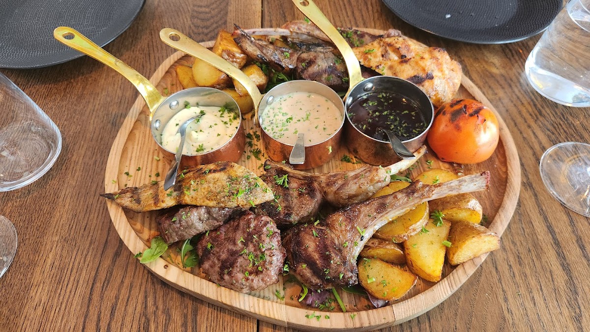 Pera Restaurang & Lounge